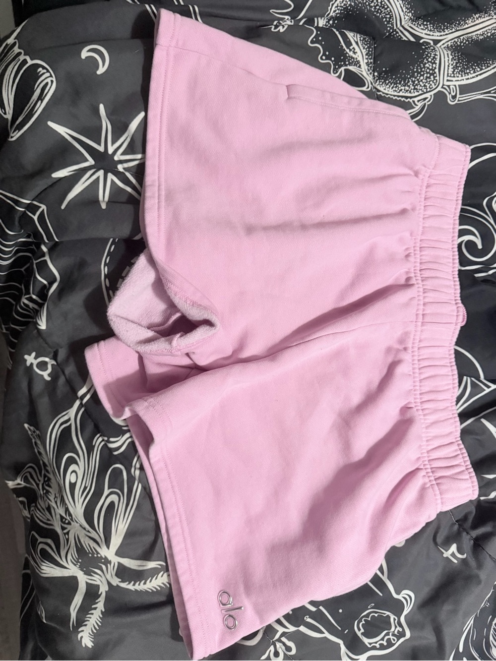 NWOT ALO ACCOLADE SHORTS CANDY HEART PINK